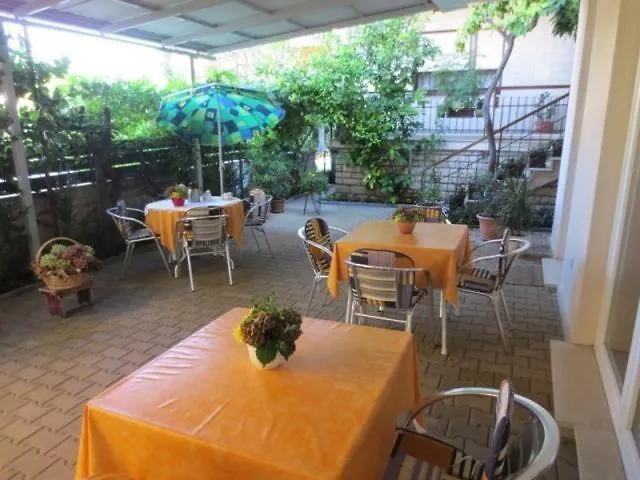 Room In Sukosan With Balcony, Air Conditioning, Wifi 5188-7 Guest house